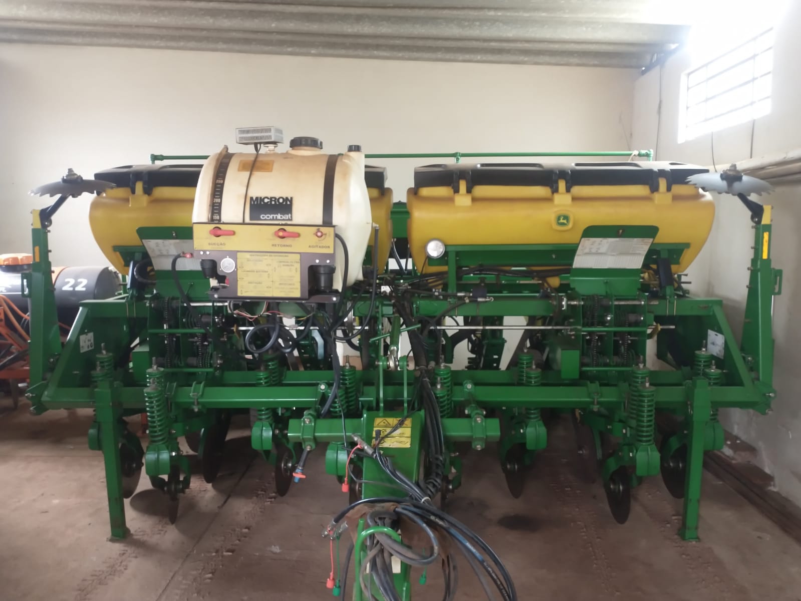 Plantadeira JOHN DEERE 1109 (2016): 8 Linhas, Pronta para o Plantio!