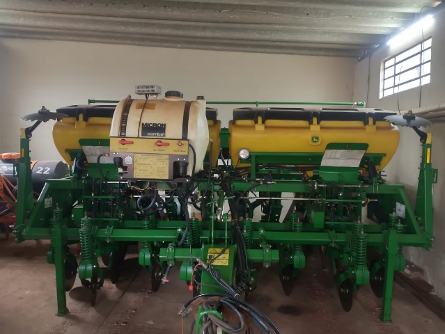 Plantadeira JOHN DEERE 1109 (2016): 8 Linhas, Pronta para o Plantio!