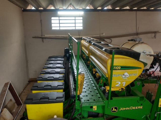 Plantadeira JOHN DEERE 1109 (2016): 8 Linhas, Pronta para o Plantio!